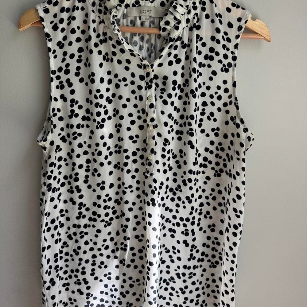 LOFT white blouse with black polka dots, ruffle collar and button front